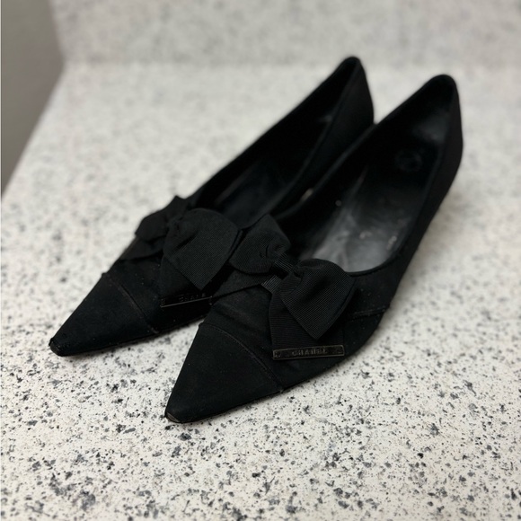 CHANEL Vintage Black SATIN heels pumps with LOGO Bow detail Size: 38.5EU/8US - Picture 8 of 8